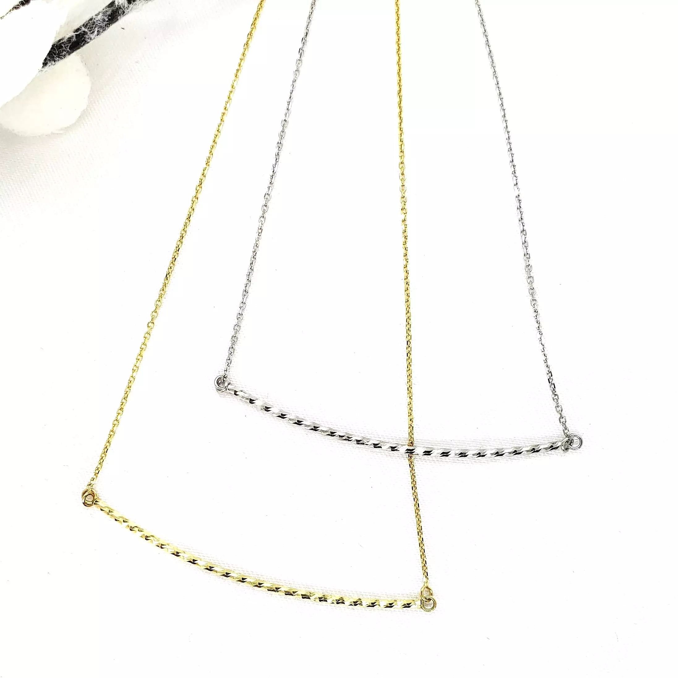 10k Gold Sparkle Cut Curved Bar Necklace