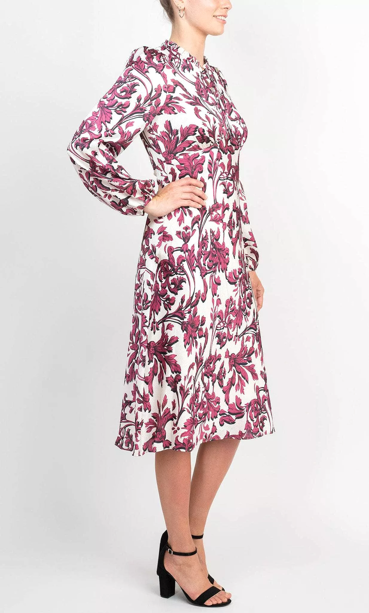 Adrianna Papell AP1D104268 - Long Sleeve Split Neck Knee-Length Dress