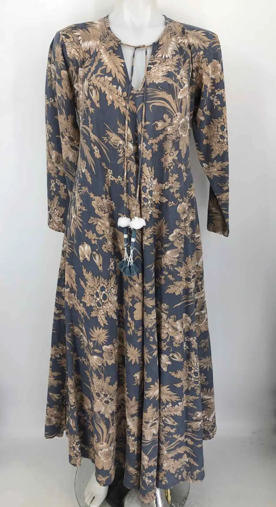 LITTLE.BABY.KITTY Gray Beige Print Maxi Length Size MEDIUM (M) Dress