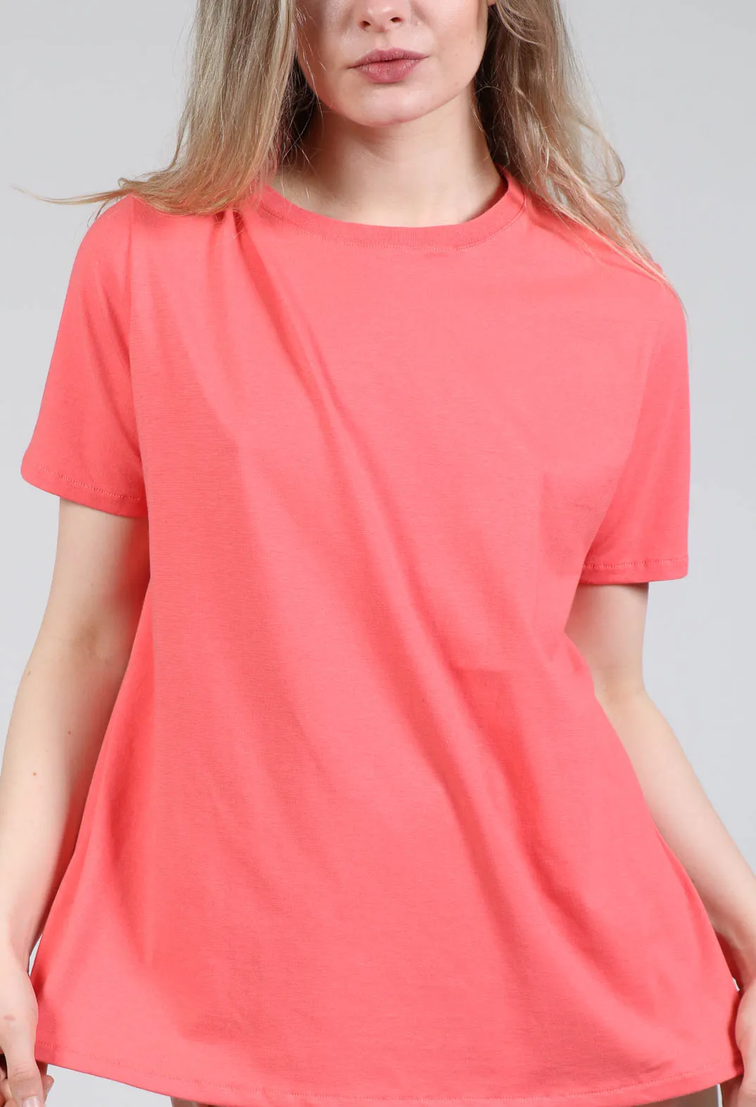 Short Sleeve T-Shirt in Strawberry