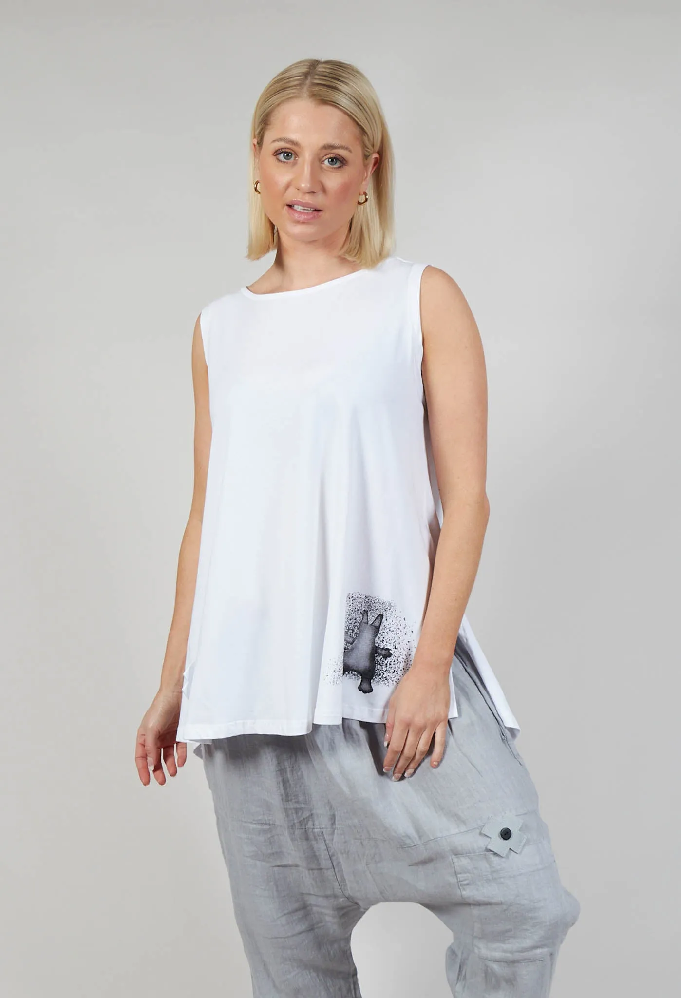 Sleeveless Long Swing Jersey Top with Print in White